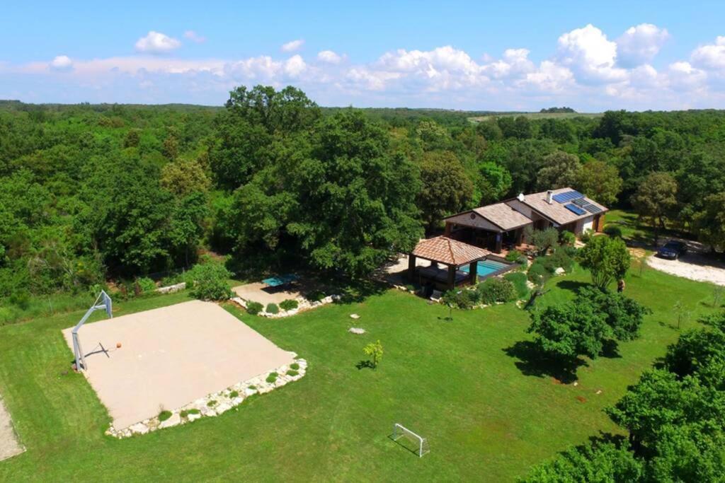 Villa Birds House โรวีน ภายนอก รูปภาพ