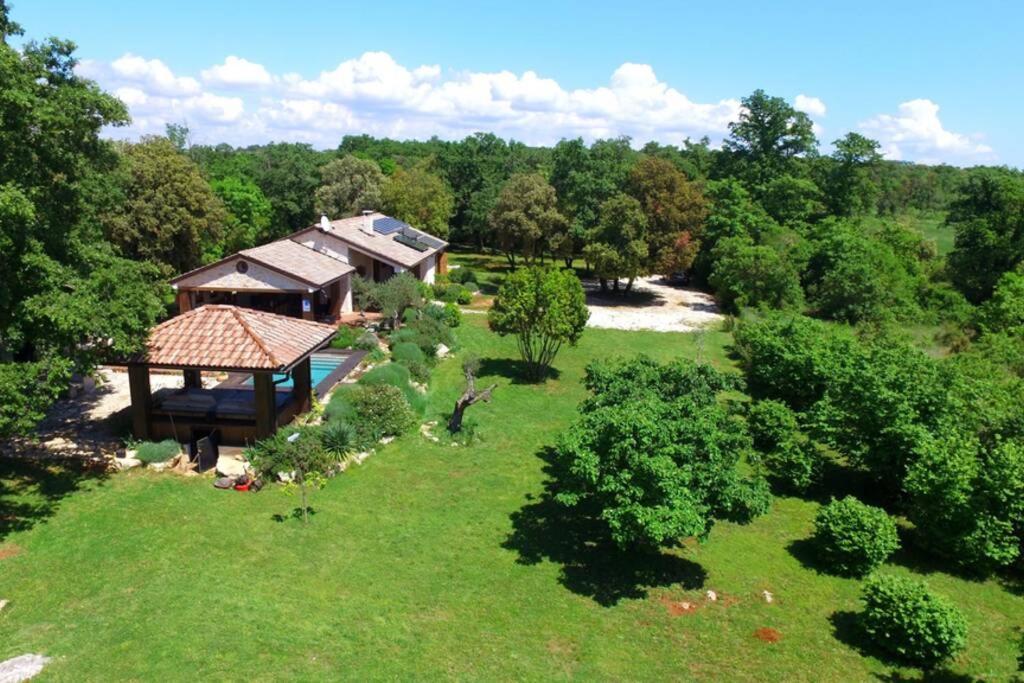 Villa Birds House โรวีน ภายนอก รูปภาพ